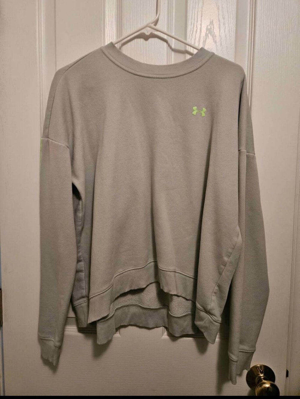 🥳 2 Items / $20 🥳 Under Armour Mint Green Crewneck Sweatshirt with Lime Logo